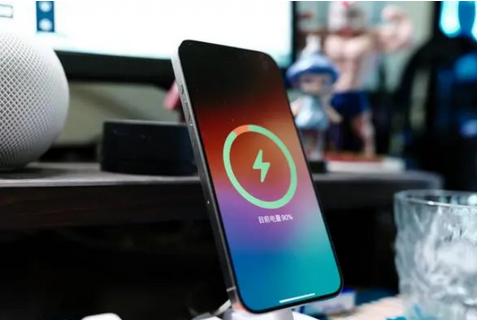 隆化苹果15换屏服务分享用什么充电器给iPhone15充电更好 
